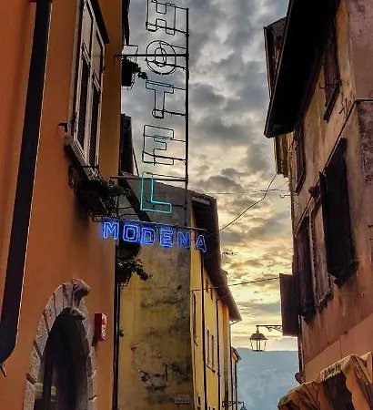 Hotel Modena Old Town 2*